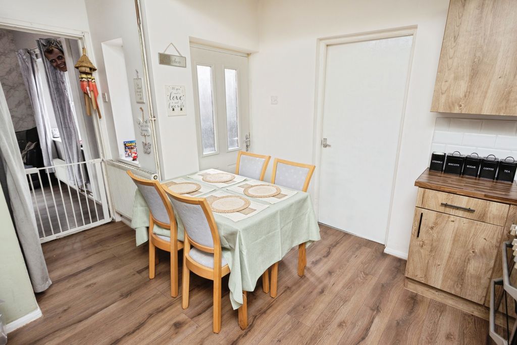 Property photo 3 of 20