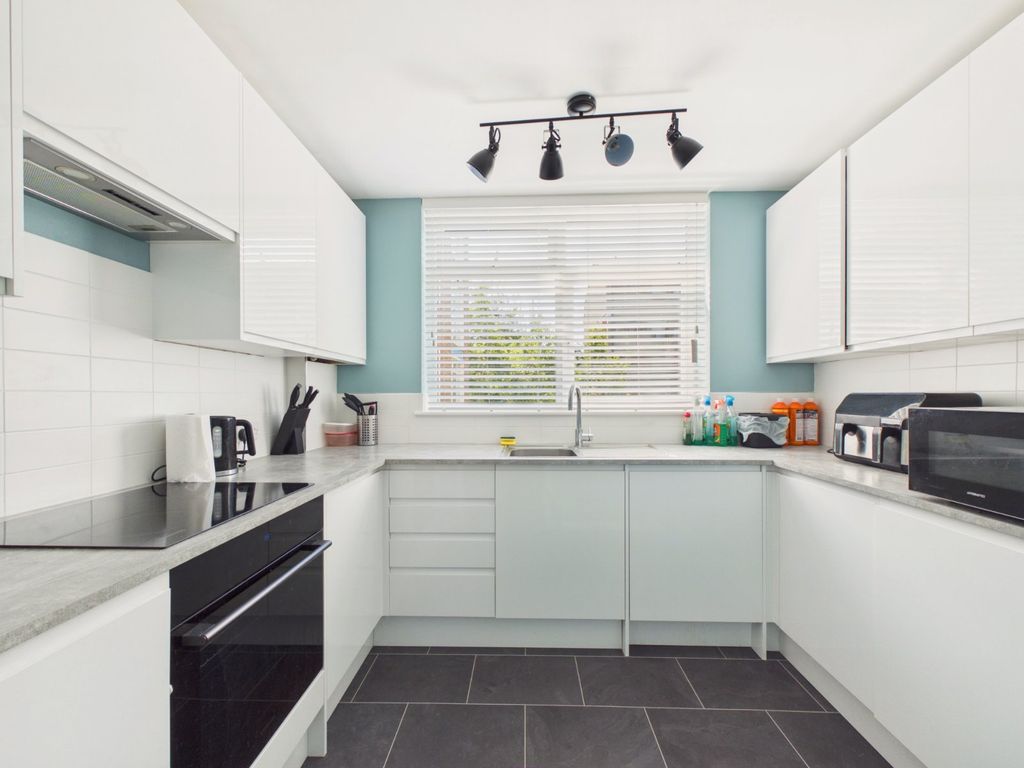 Property photo 3 of 15 Kitchen