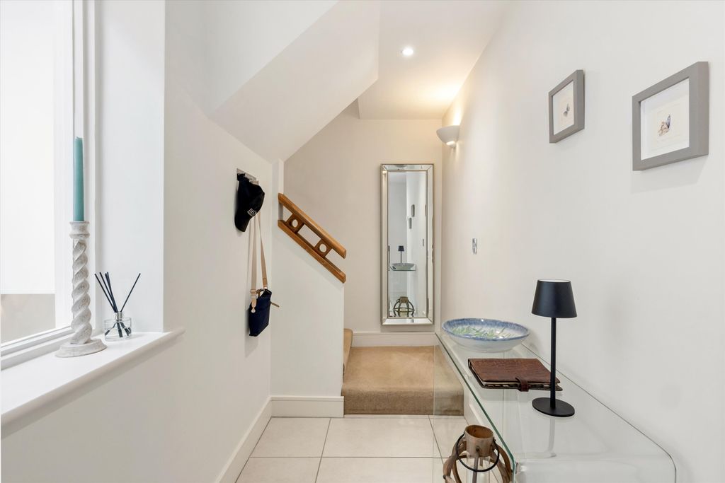 Property photo 2 of 19 Image