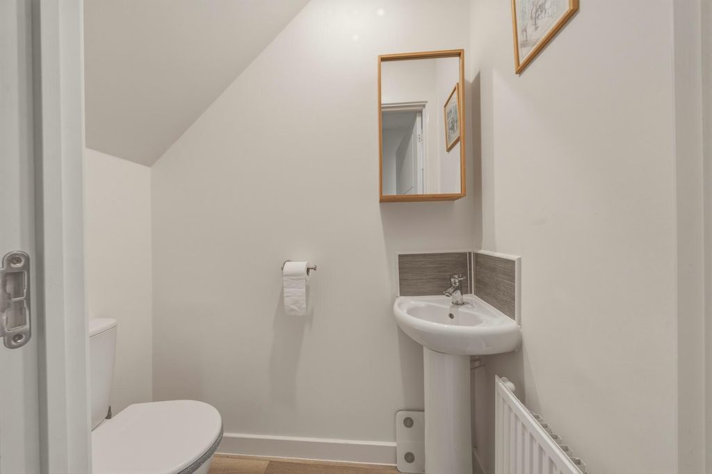 Property photo 3 of 28 WC