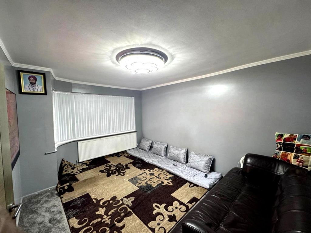 Property photo 1 of 27 Ground Floor 2 Bedroom Maisonette With Driveway & Garden €“ Hayes, Ub3