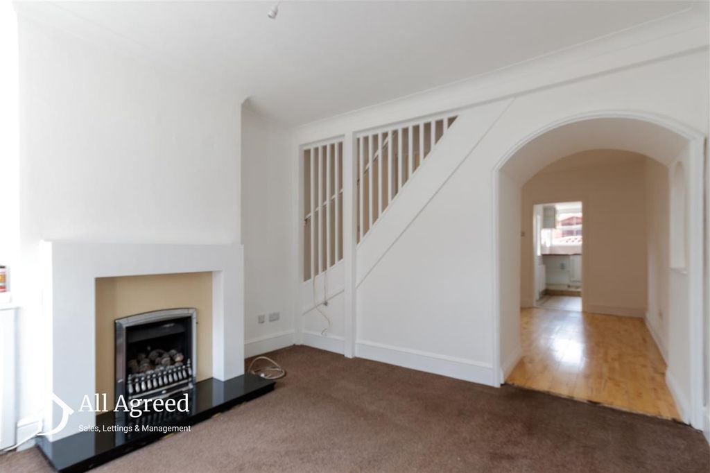 Property photo 2 of 9 Lounge