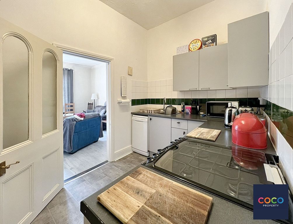 Property photo 3 of 10 Kitchen