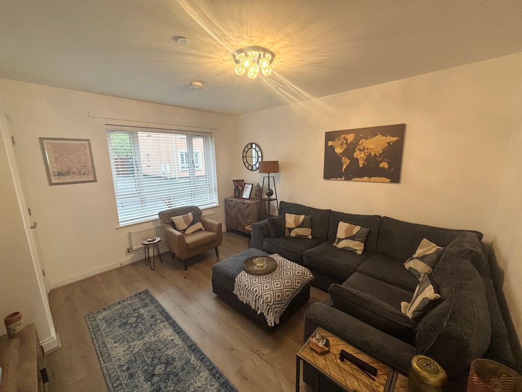 Property photo 3 of 27