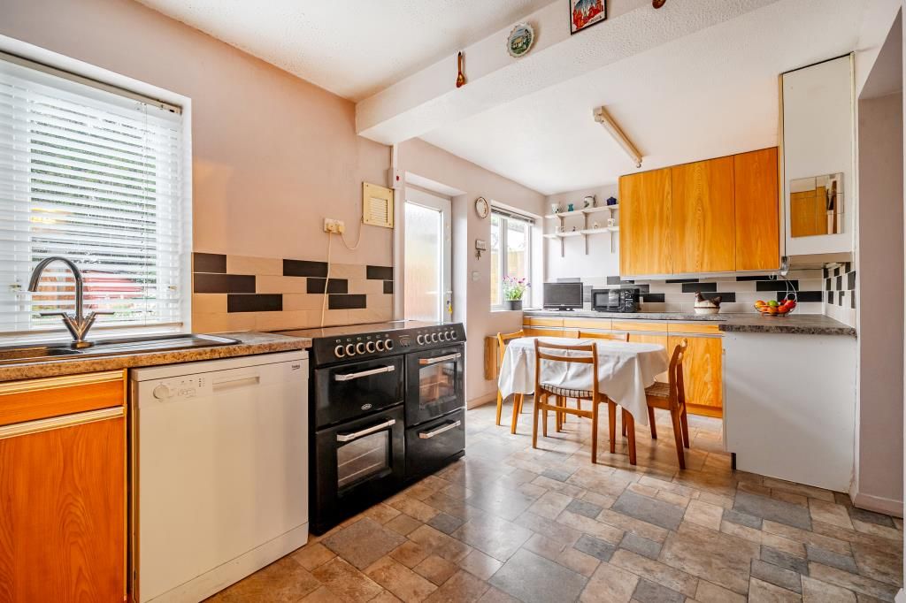 Property photo 3 of 22 Kitchen