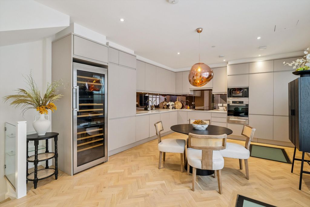 Property photo 2 of 24 Image