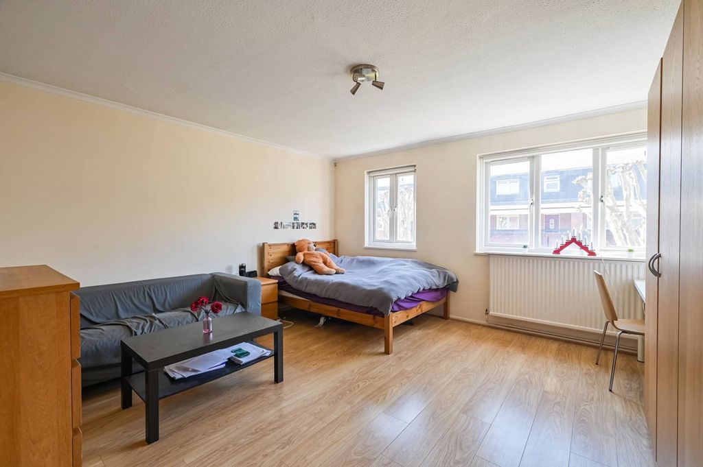 Property photo 2 of 12