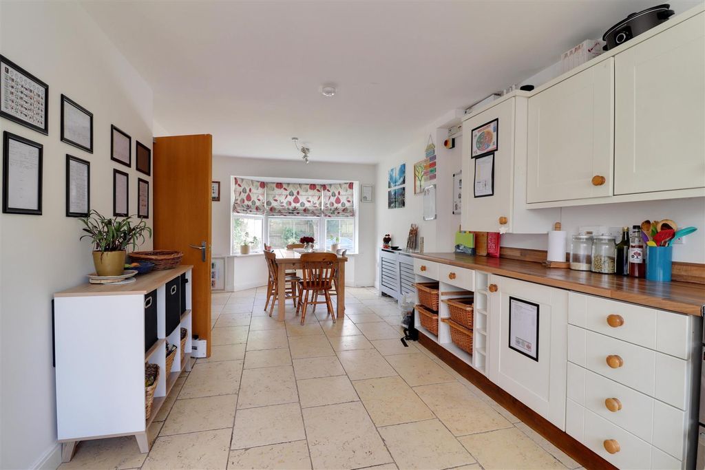 Property photo 3 of 21