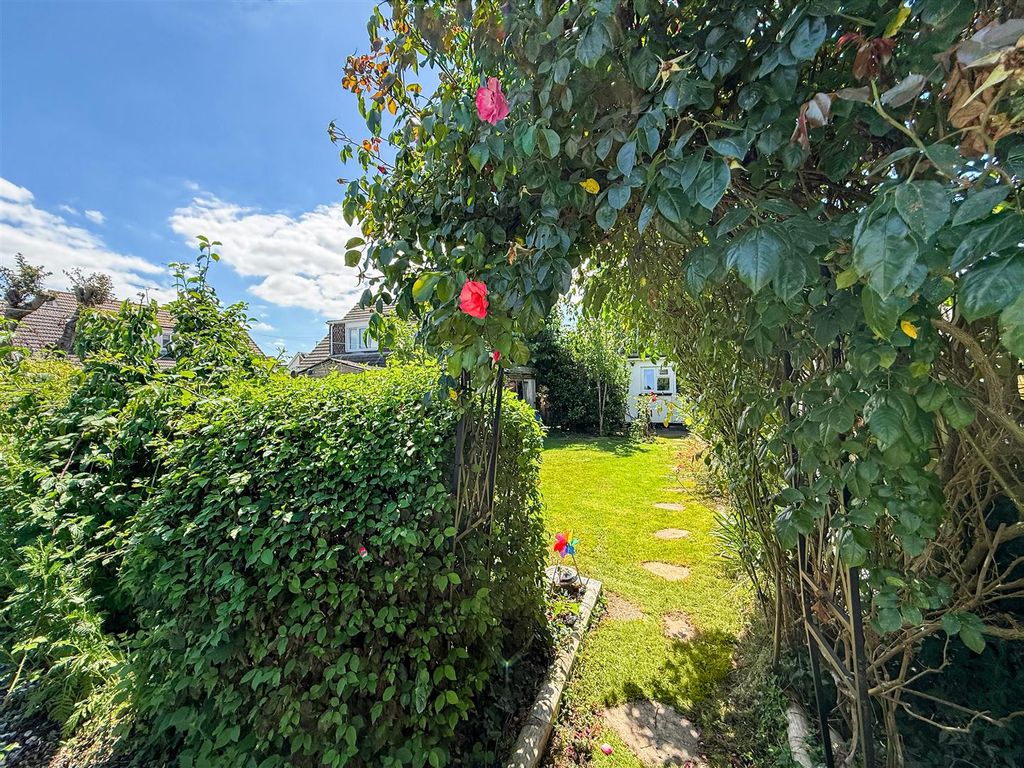 Property photo 3 of 16 Garden