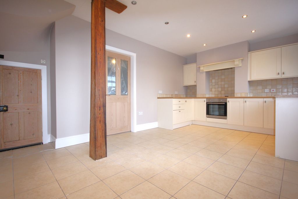 Property photo 2 of 18 Image