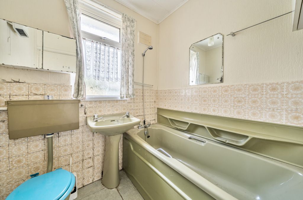 Property photo 3 of 17 3 - 1354417-5-68c82De...