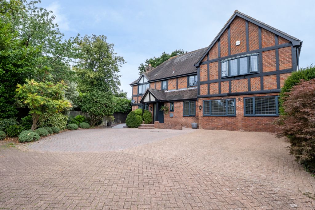 Property photo 2 of 31