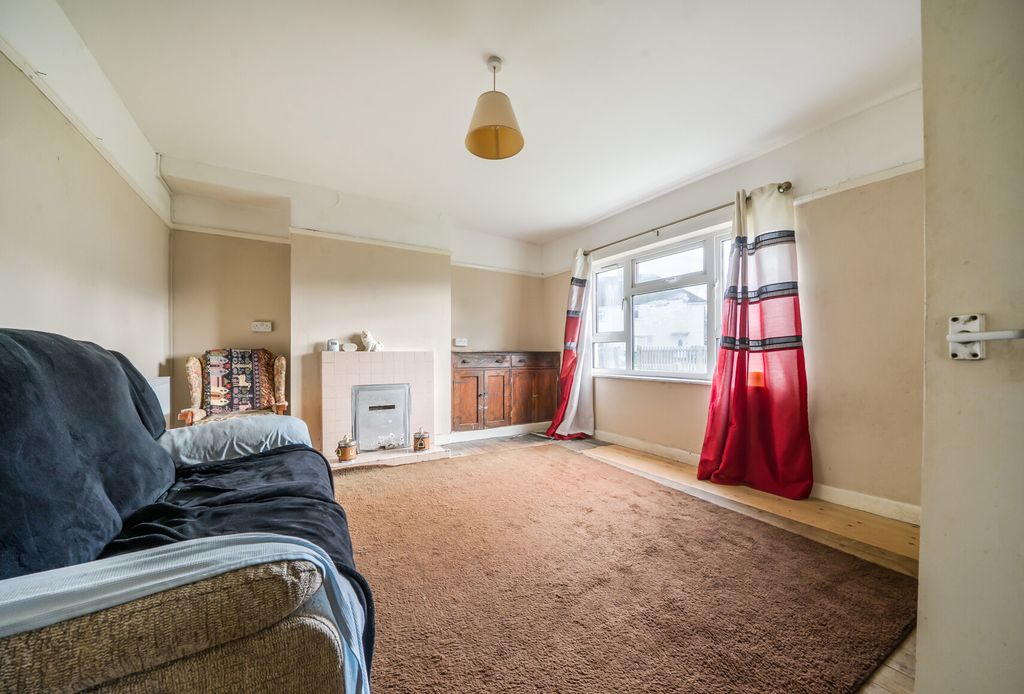 Property photo 3 of 11 1405071-6-697A0Cb...