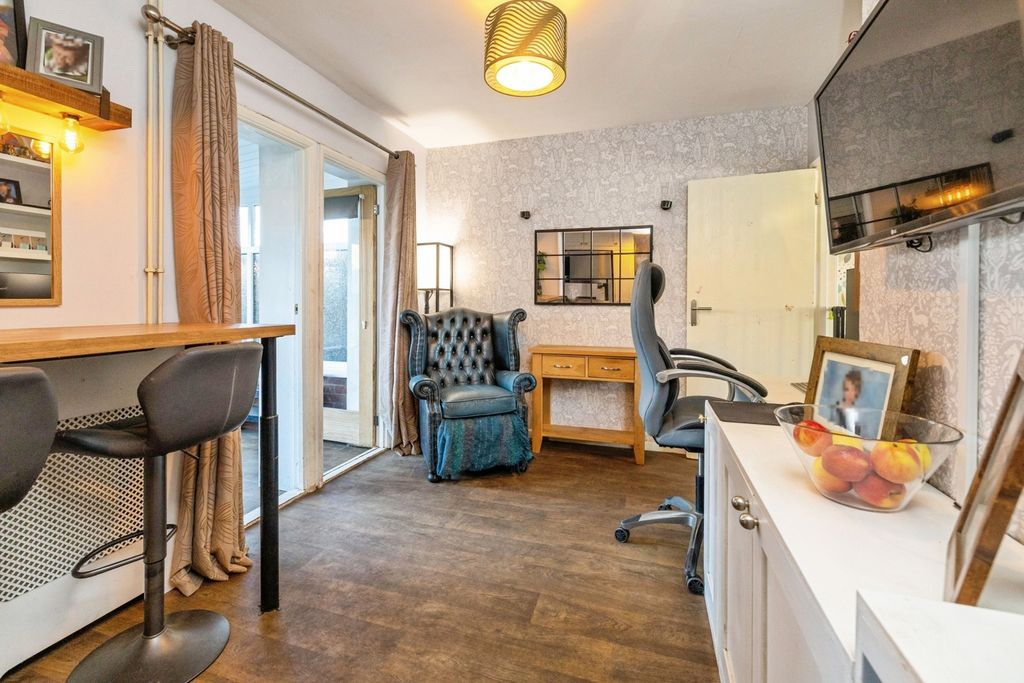 Property photo 3 of 17 Photo