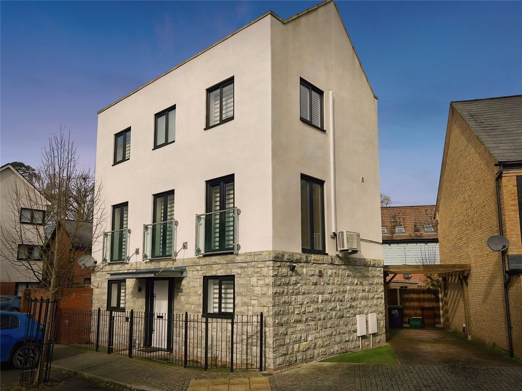 Property photo 1 of 15 Front Aspect