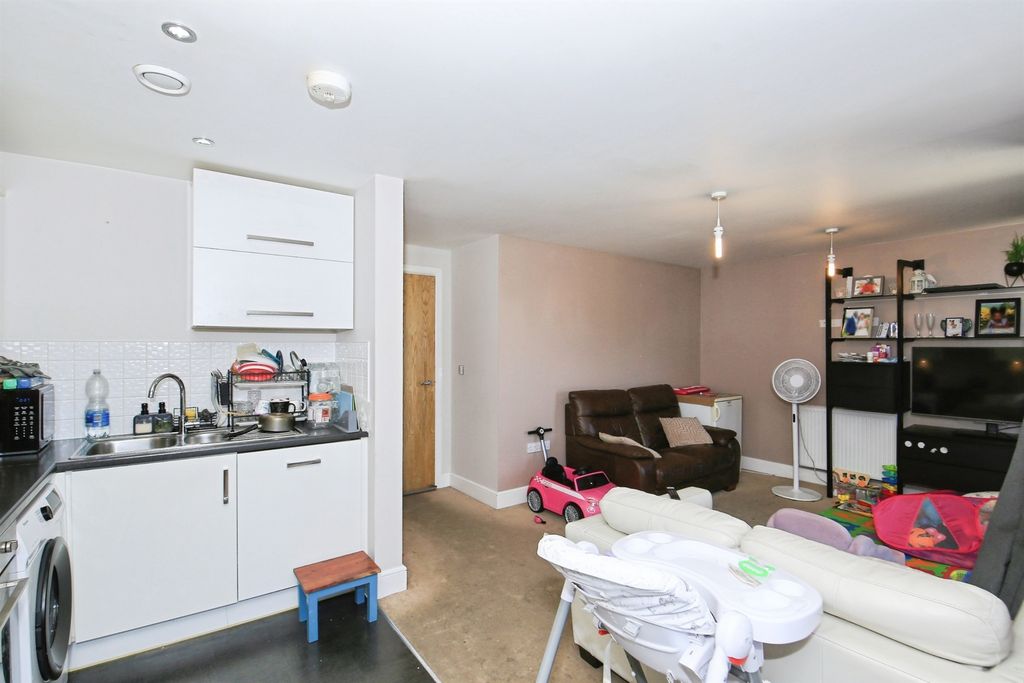 Property photo 3 of 10