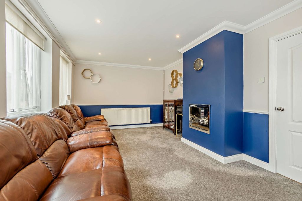 Property photo 2 of 21