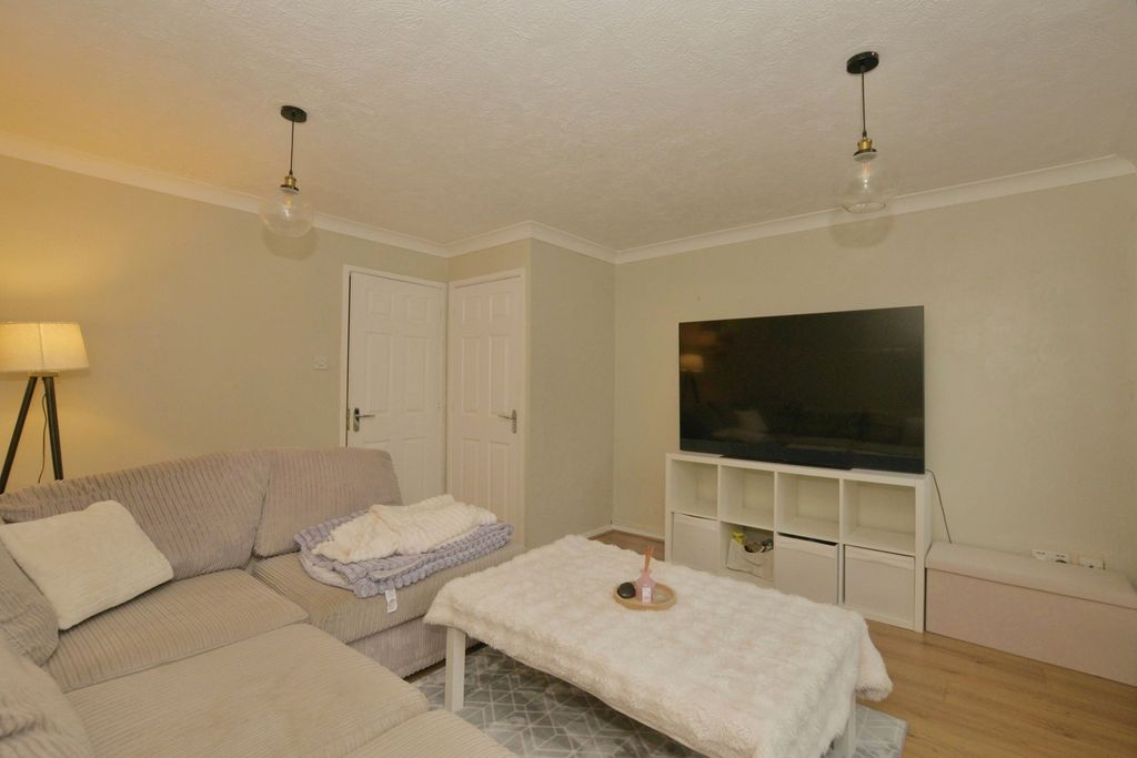 Property photo 3 of 12 Lounge