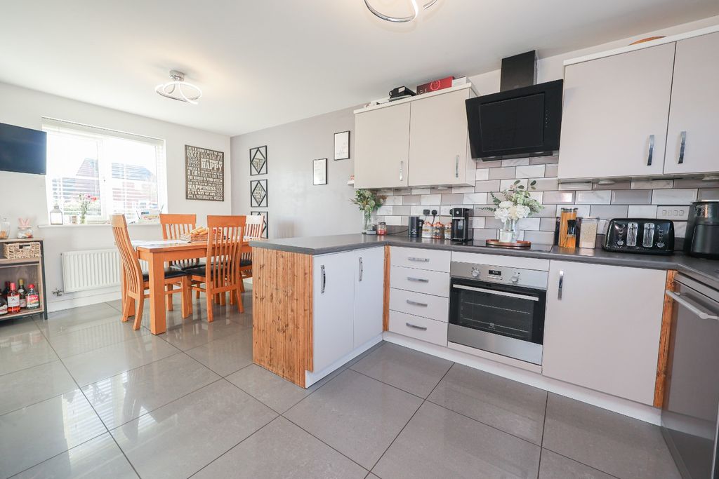 Property photo 2 of 28 4981833