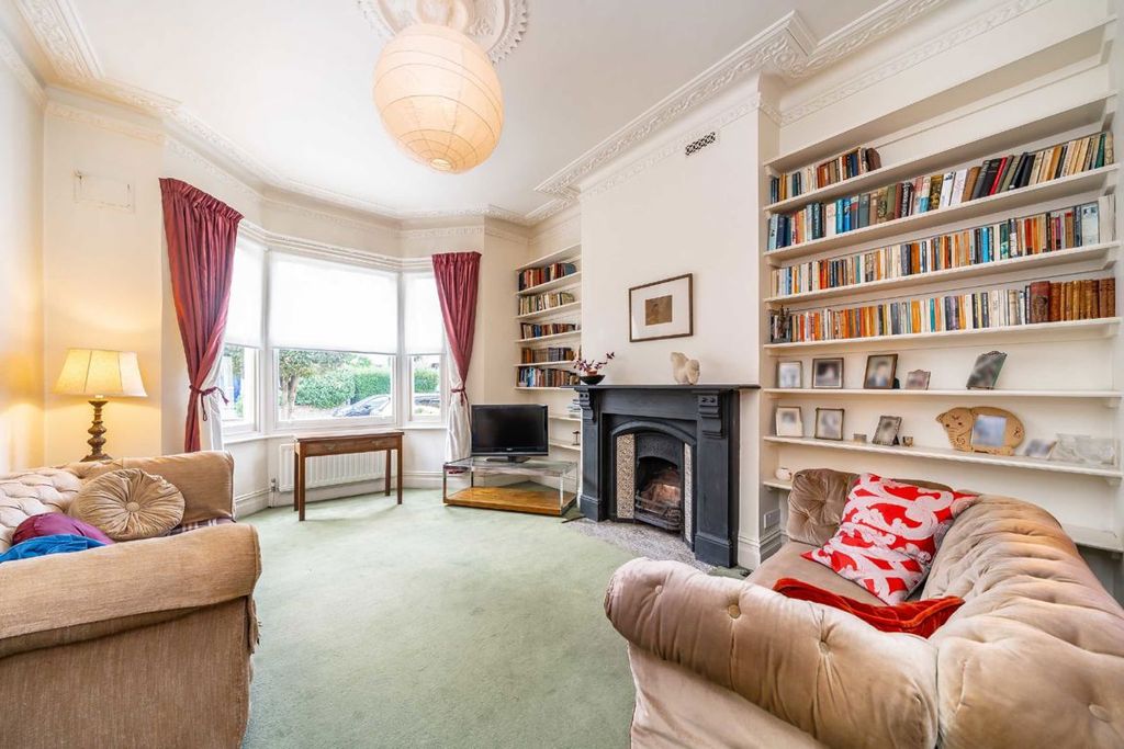 Property photo 2 of 11