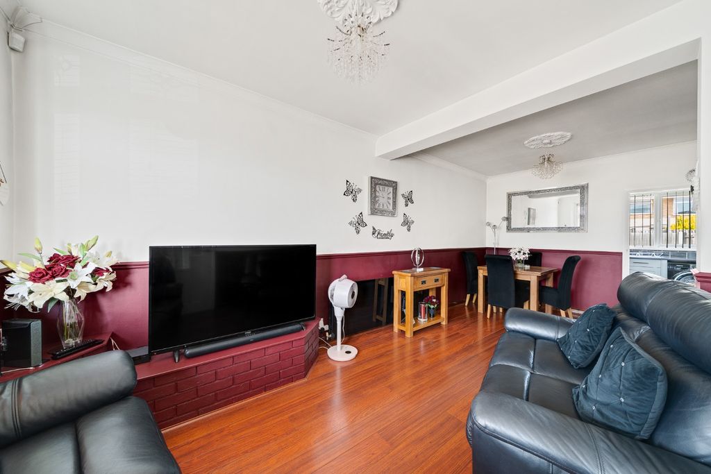 Property photo 2 of 22 4302953