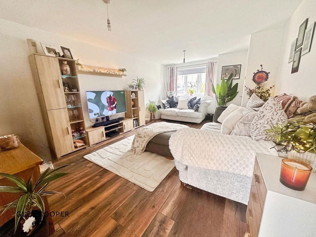 Property photo 2 of 25