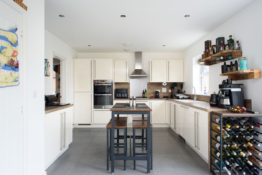 Property photo 2 of 29 46405110