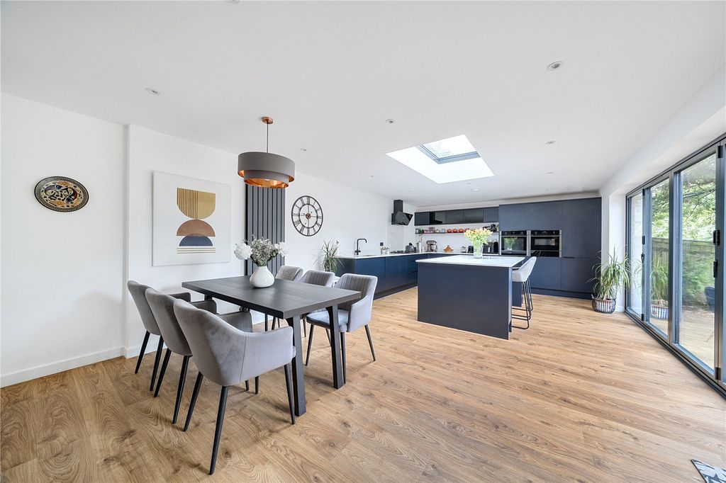 Property photo 2 of 30 Picture No. 16