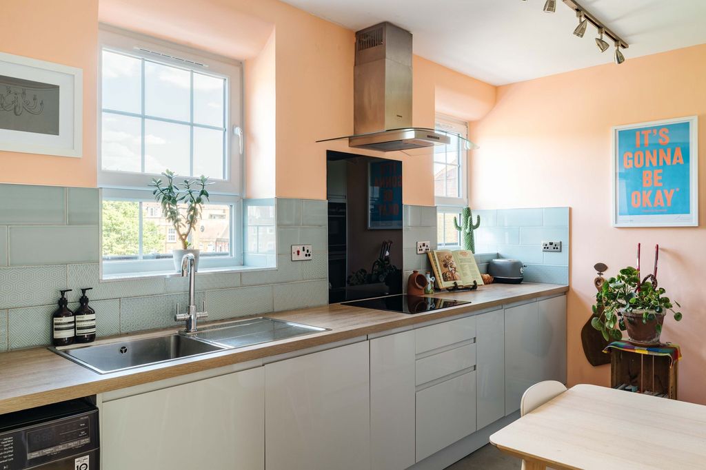 Property photo 3 of 14 Rutherford House E1