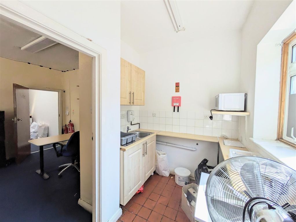 Property photo 2 of 7 Kitchen.Jpg