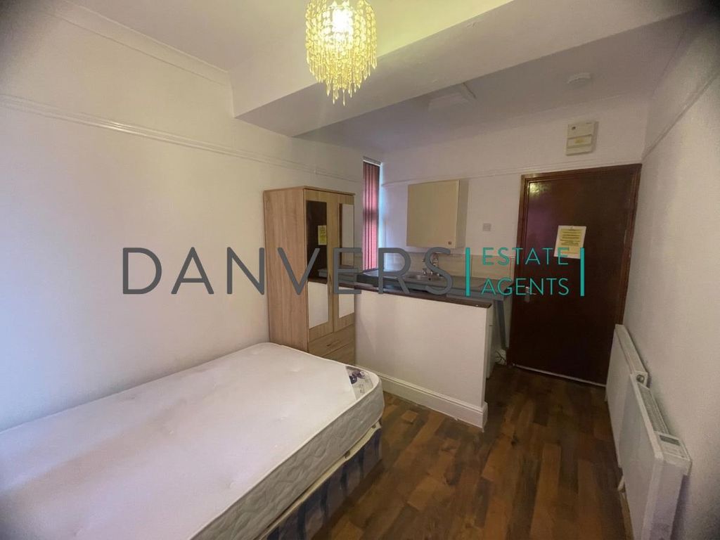 Property photo 2 of 6 Bed 2.Jpg