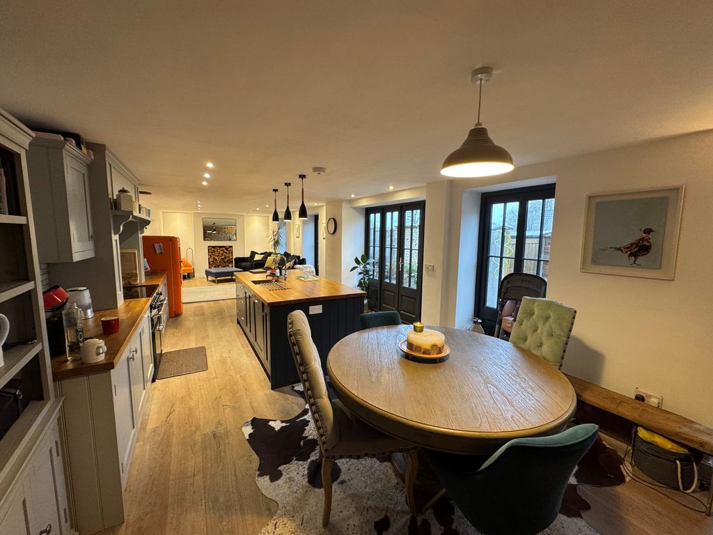 Property photo 3 of 17 Image