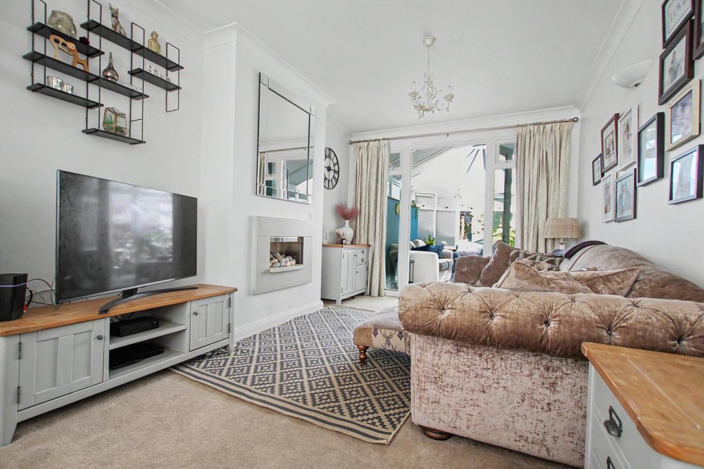 Property photo 2 of 23 Living Room