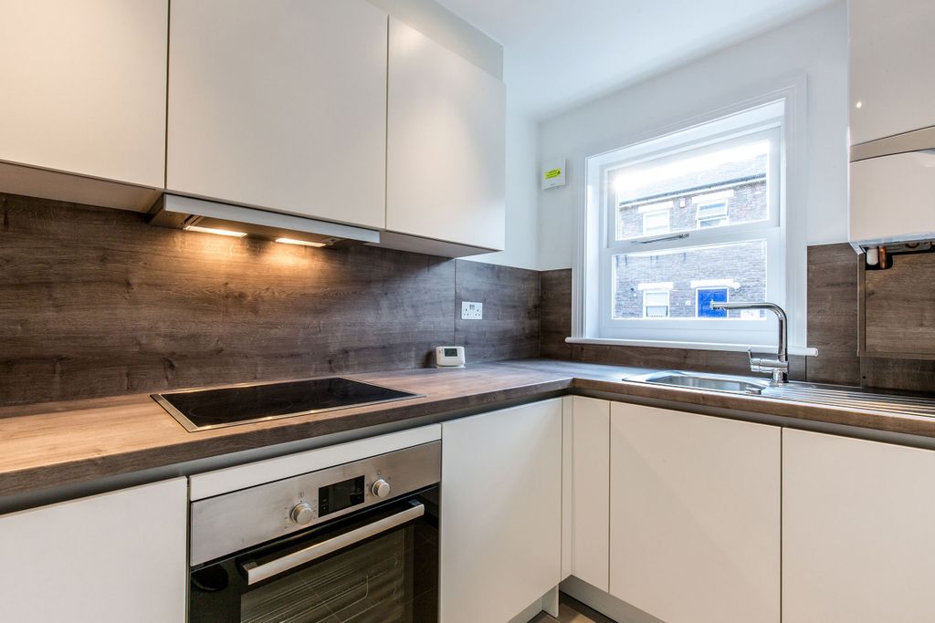Property photo 2 of 18 Kitchen