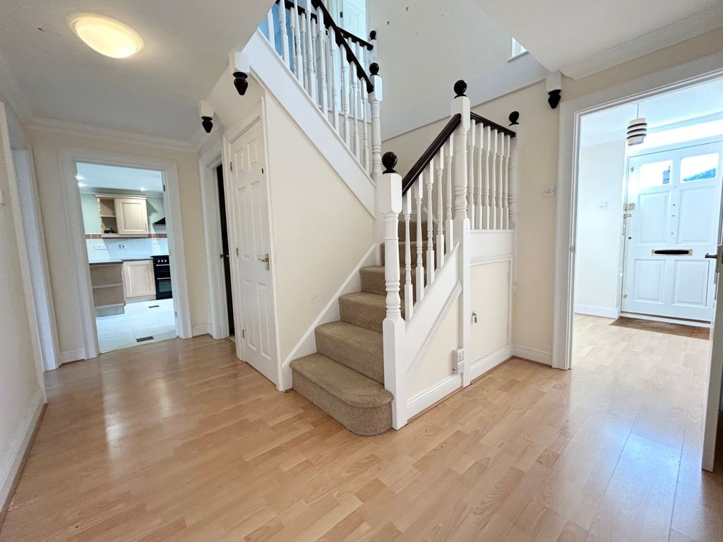 Property photo 3 of 24 Hall