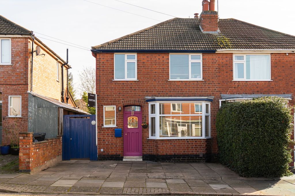 Property photo 1 of 32