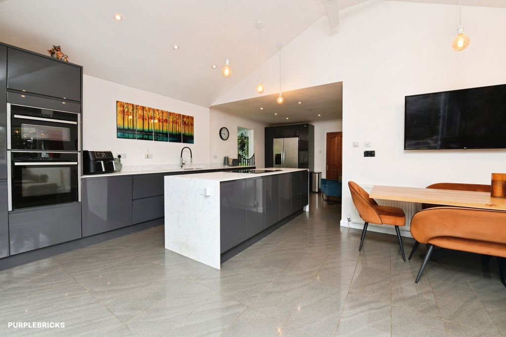 Property photo 2 of 44