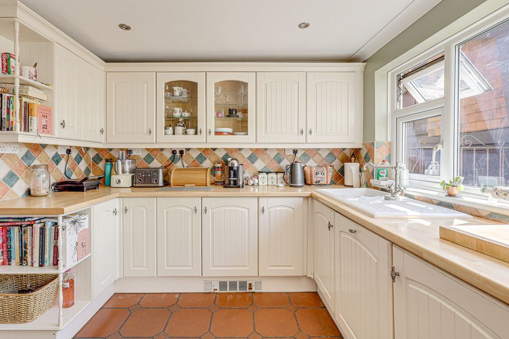 Property photo 3 of 33