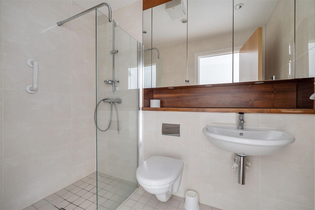Additional image 6 of 3 bed flat for saleTudor Court, Liphook GU30