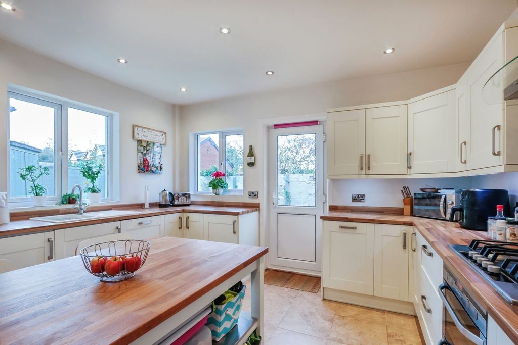 Property photo 3 of 17 Photo