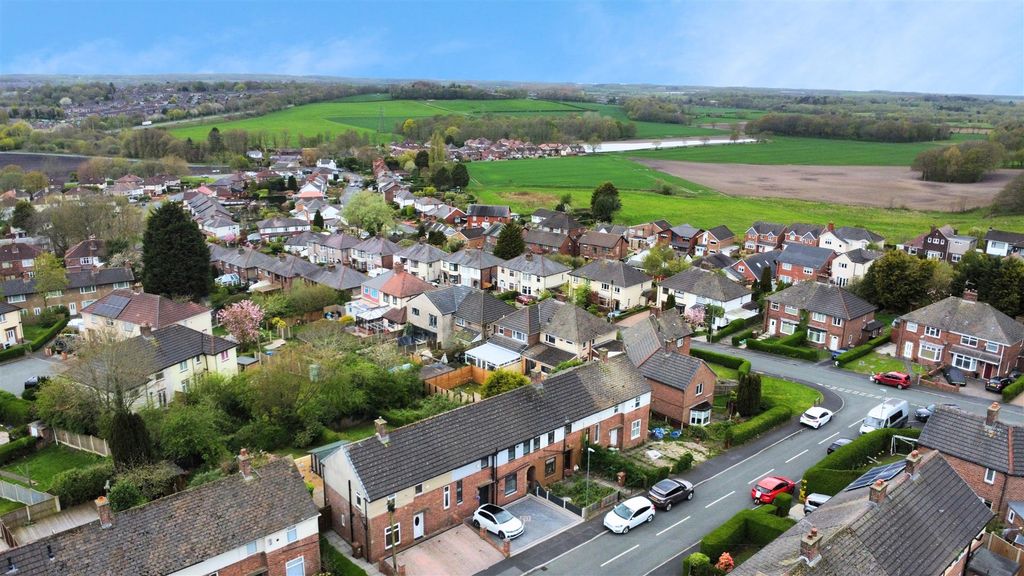 Property photo 2 of 22 Devoke Avenue