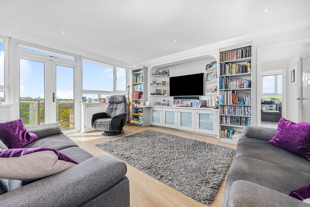 Property photo 3 of 14