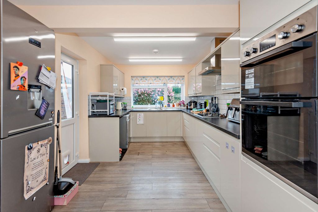 Property photo 3 of 21