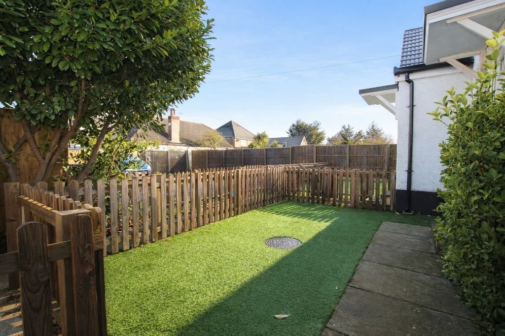 Property photo 2 of 11 Garden