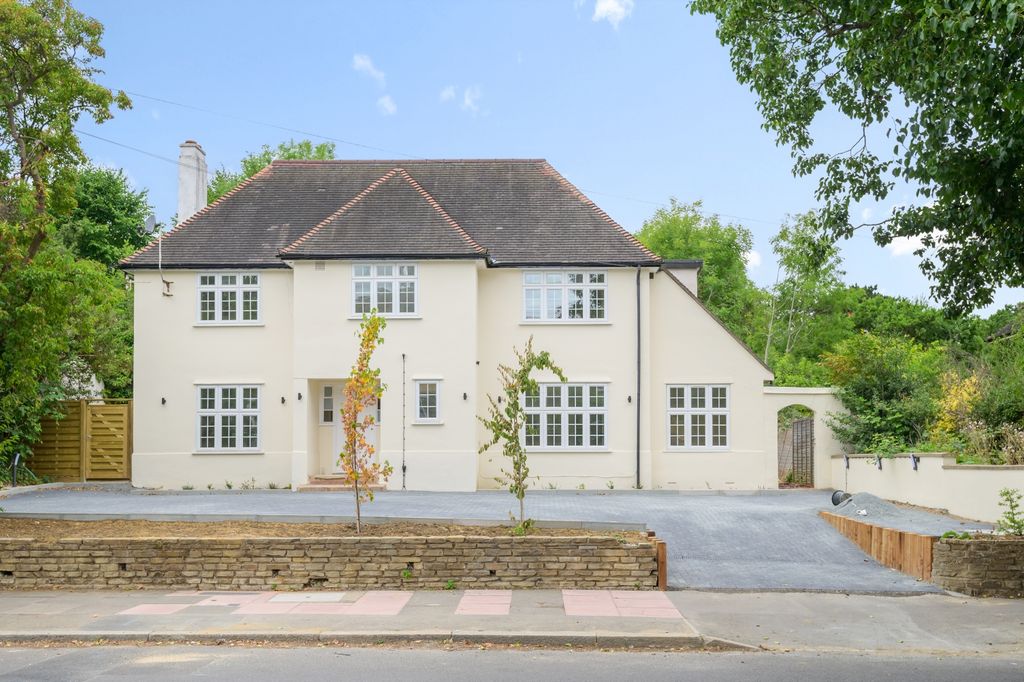 Property photo 1 of 9 External
