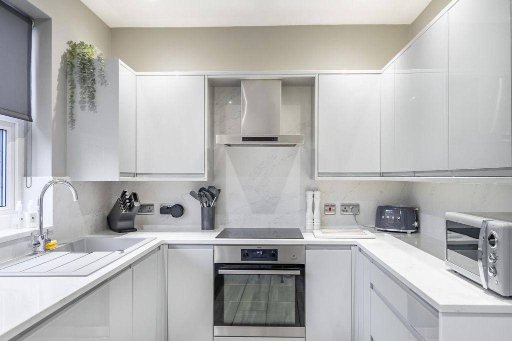 Property photo 3 of 12 Kitchen