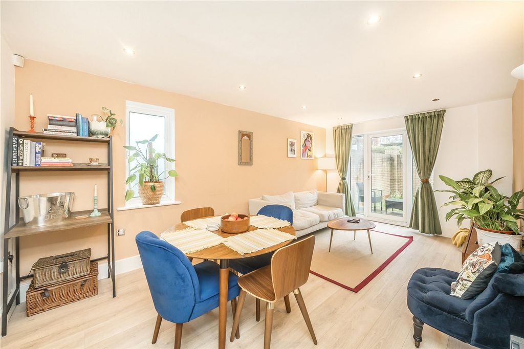 Property photo 2 of 8 Reception