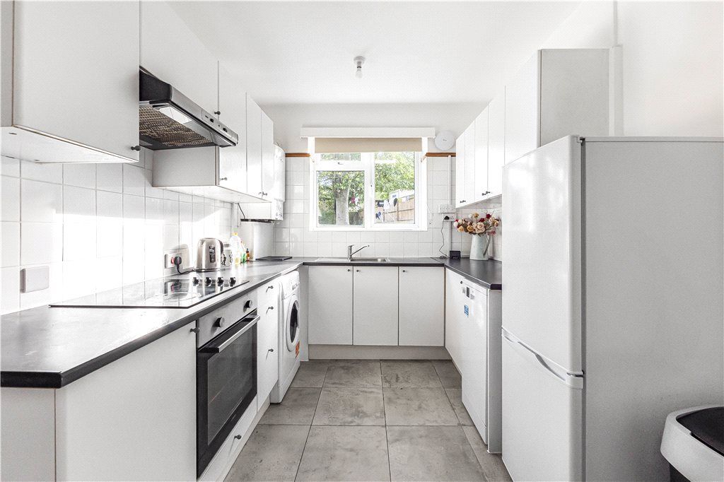 Property photo 3 of 14 Kitchen