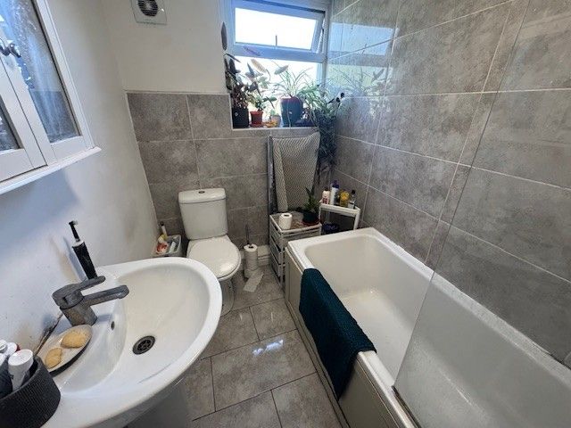 Property photo 3 of 10 Bathroom