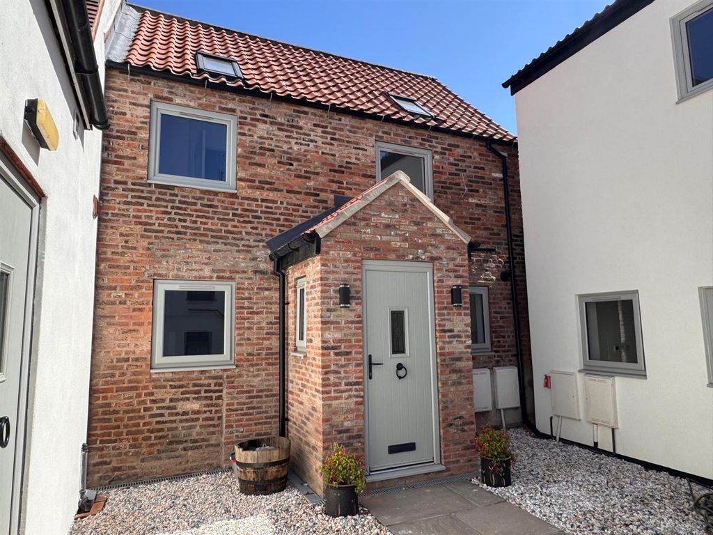 Property photo 1 of 14 Chapel Mews